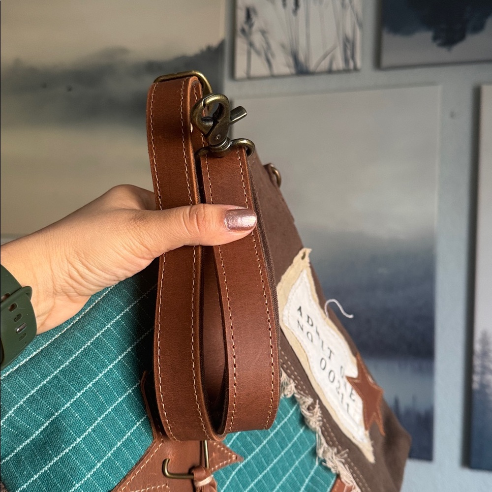 MYRA BAG Star Pacer Shoulder Bag - Picture 6 of 8